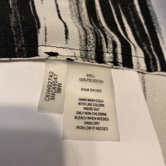 Calvin Klein black & white button up roll tab top - Picture 7 of 7